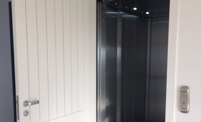 Elevador residencial integrado: conheça os diferenciais e benefícios